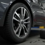 Simptome anvelope sub/supra-umflate: uzură neuniformă, scăderea eficienței combustibilului, manevrabilitate redusă, risc accident. Întreținere: verificare regulată presiune, ajustare conform specificații.